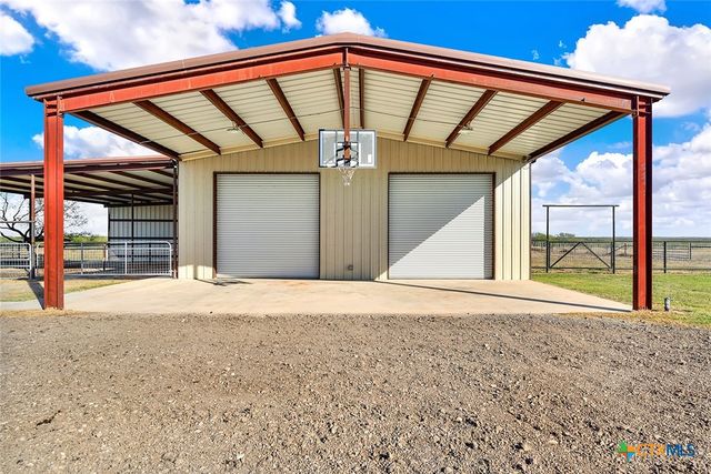 3498 County Road 215, Falls City, TX 78113