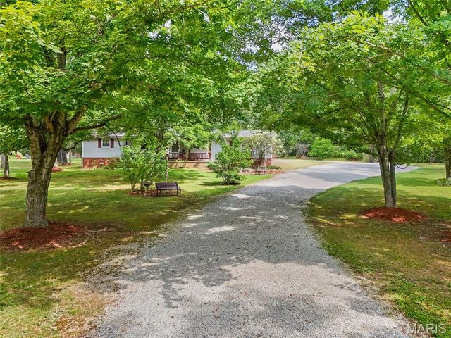 4033 Lakewood Drive, De Soto, MO 63020