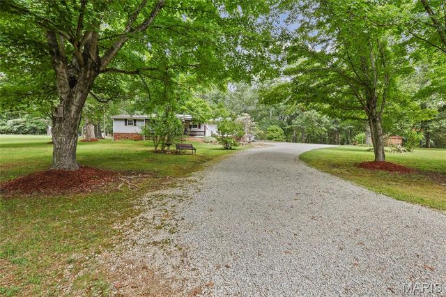 4033 Lakewood Drive, De Soto, MO 63020