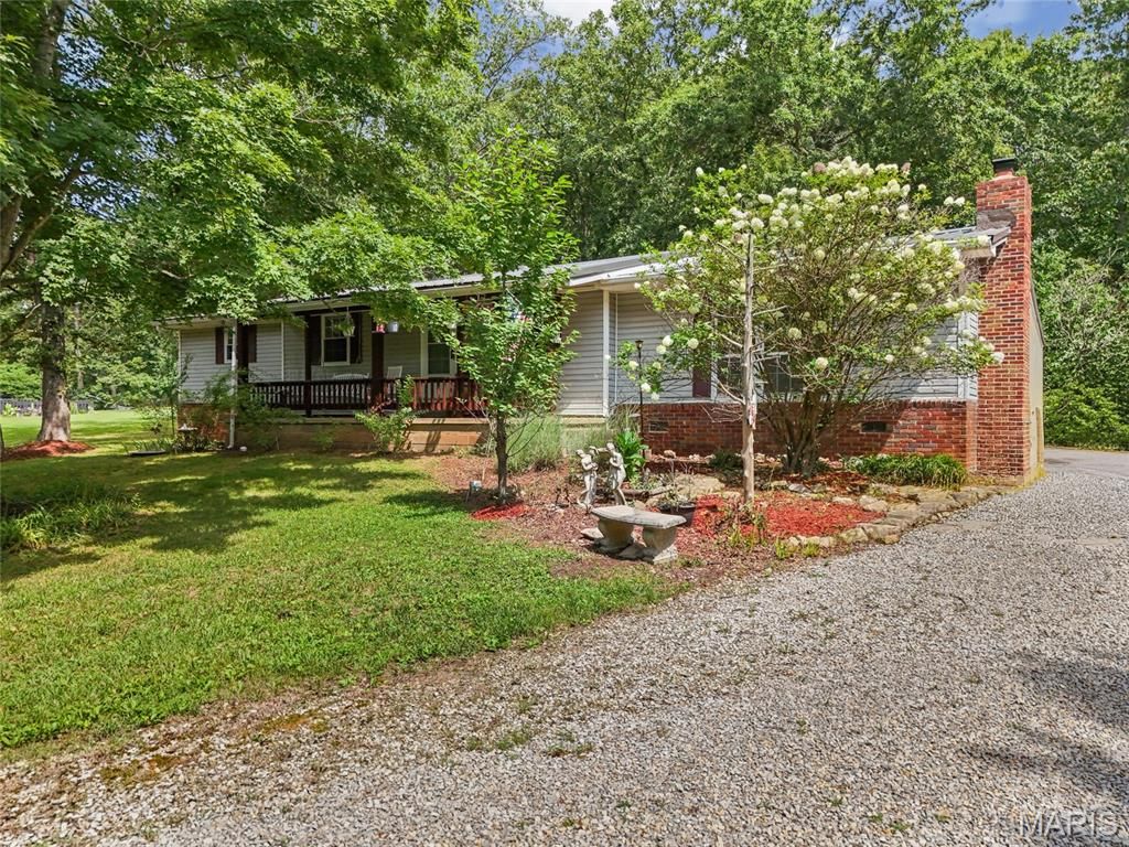 4033 Lakewood Drive, De Soto, MO 63020