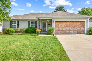 802 South Sunmeadow Drive, Strafford, MO 65757