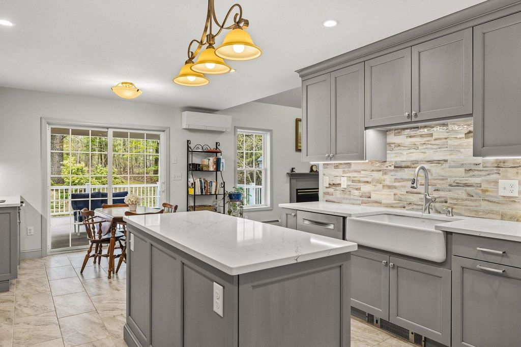 9 Homestead Lane, Brentwood, NH 03833