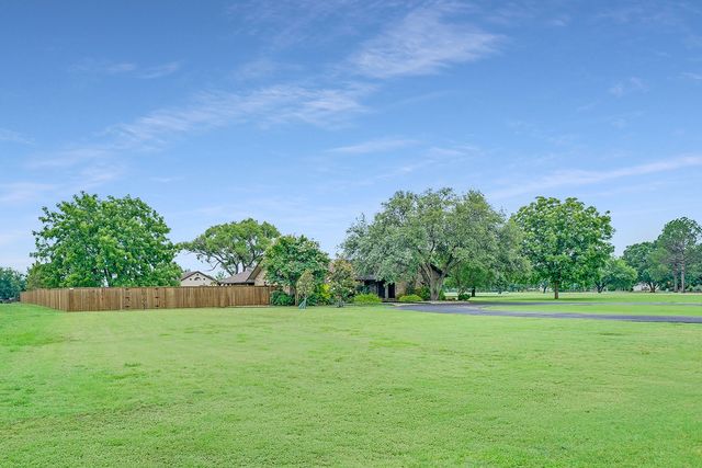 9577 Vail Eton Drive, Pilot Point, TX 76258