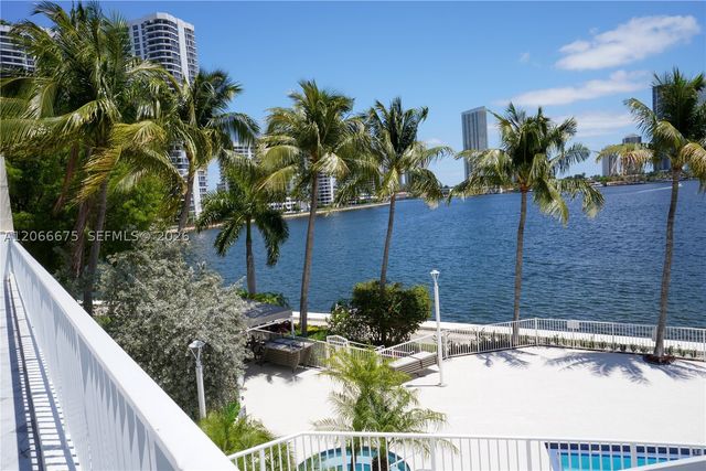3370 Hidden Bay Dr 213, Aventura, FL 33180