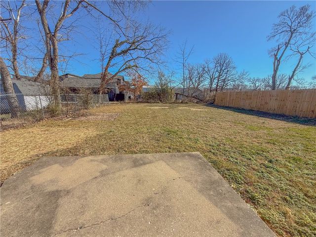 1214 NE Monroe, Bentonville, AR 72712