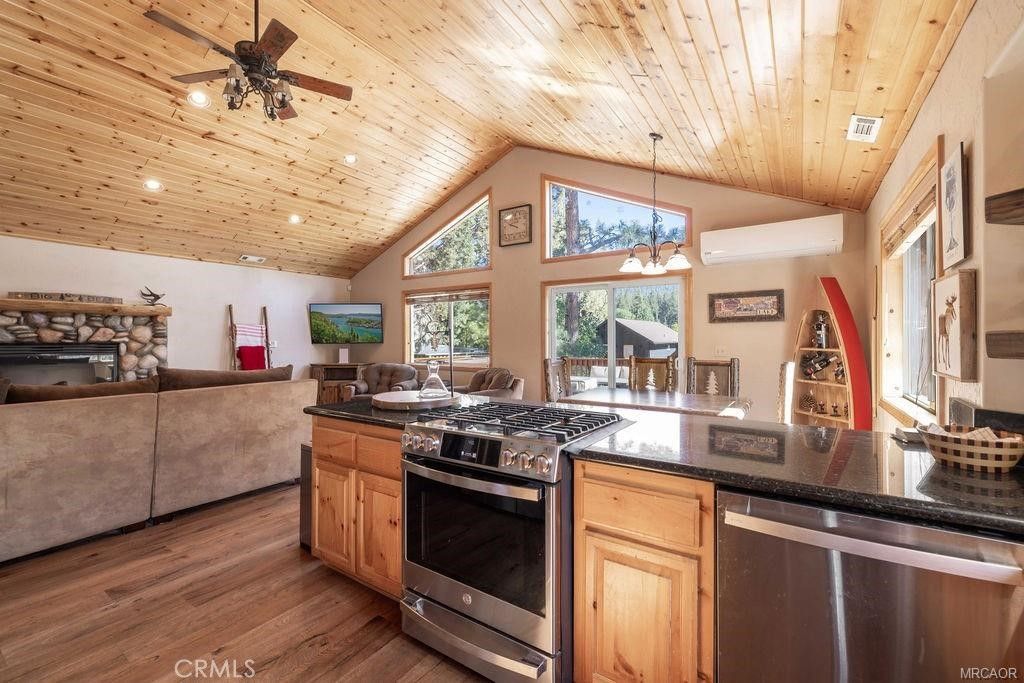 Image 11 of property listing at 42741 Cougar Road, Big Bear Lake, CA 92315