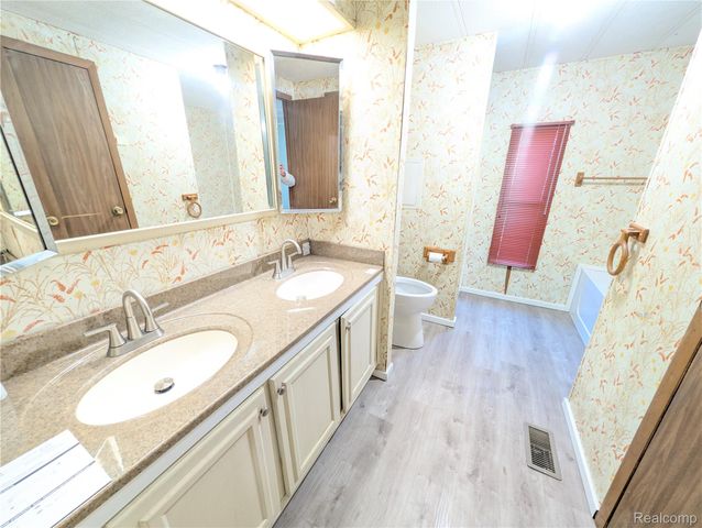 26 Carmell, Belleville, MI 48111