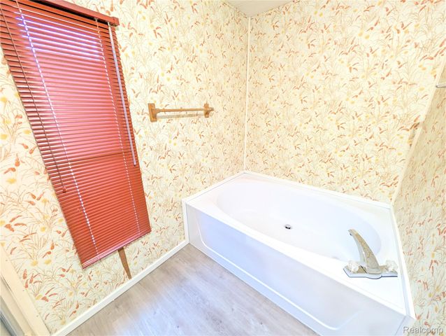 26 Carmell, Belleville, MI 48111