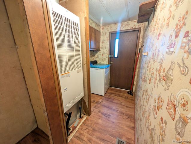 26 Carmell, Belleville, MI 48111