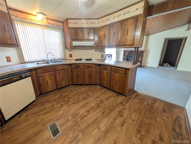 26 Carmell, Belleville, MI 48111