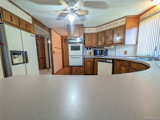 26 Carmell, Belleville, MI 48111