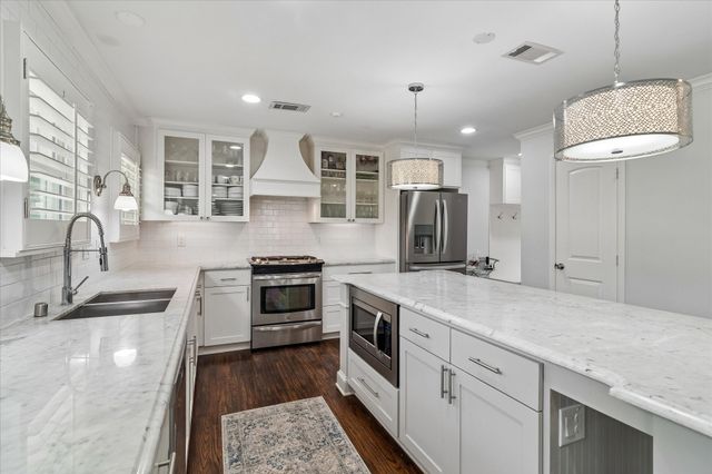 9836 Gooding Drive, Dallas, TX 75220