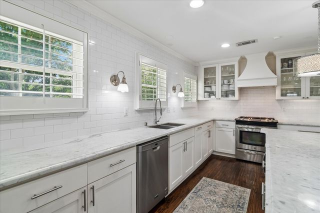 9836 Gooding Drive, Dallas, TX 75220