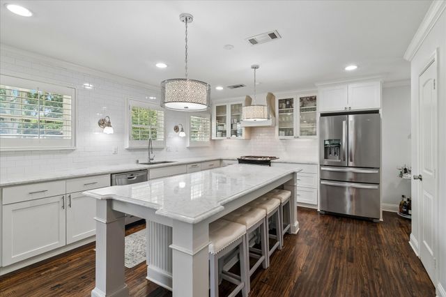 9836 Gooding Drive, Dallas, TX 75220