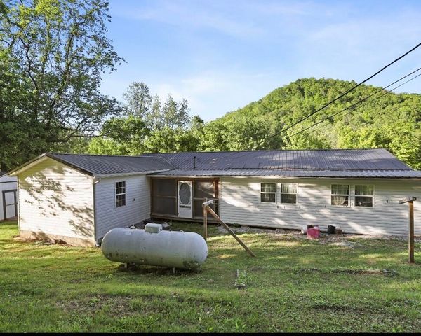 1831 Fish Trap Road, Manchester, KY 40962