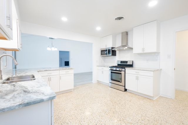 2 Warwick Drive, Shalimar, FL 32579