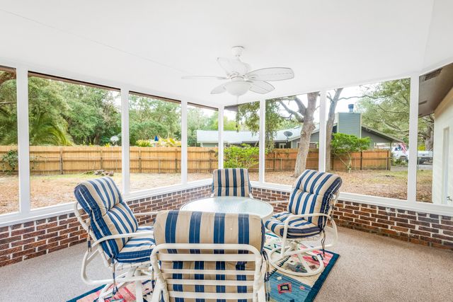 2 Warwick Drive, Shalimar, FL 32579