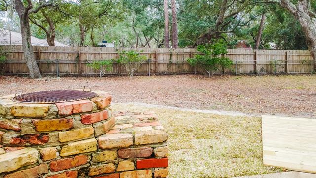 2 Warwick Drive, Shalimar, FL 32579