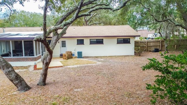 2 Warwick Drive, Shalimar, FL 32579