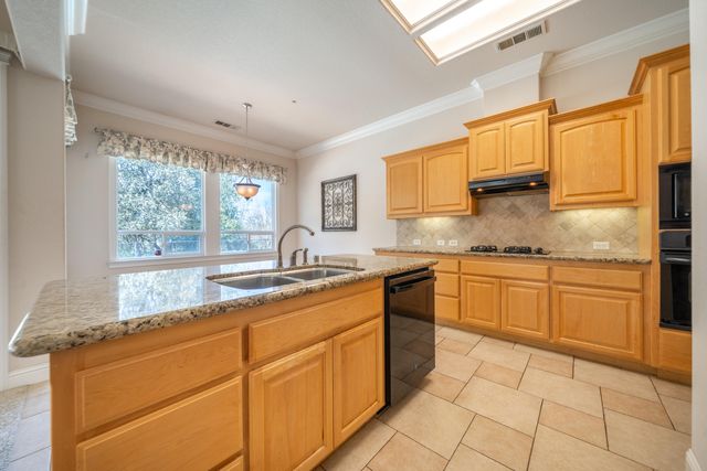 1865 Dellwood Drive, Redding, CA 96003