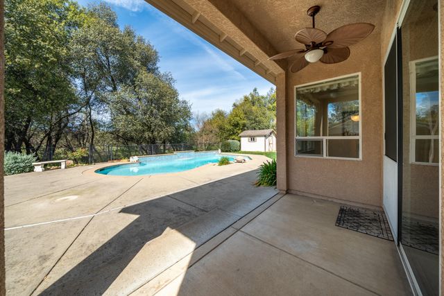 1865 Dellwood Drive, Redding, CA 96003