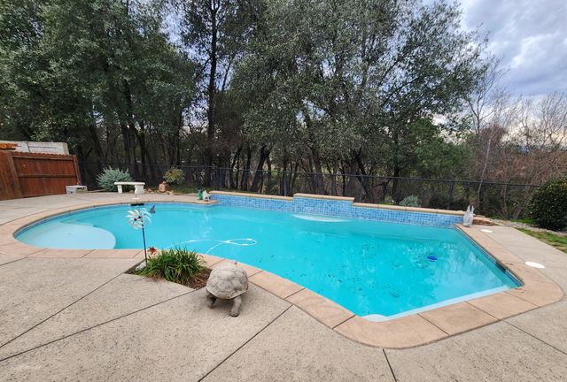 1865 Dellwood Drive, Redding, CA 96003