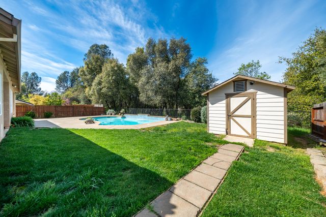1865 Dellwood Drive, Redding, CA 96003