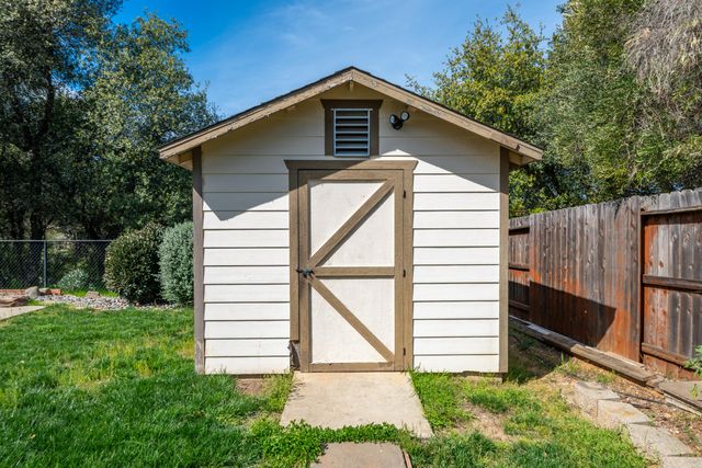 1865 Dellwood Drive, Redding, CA 96003