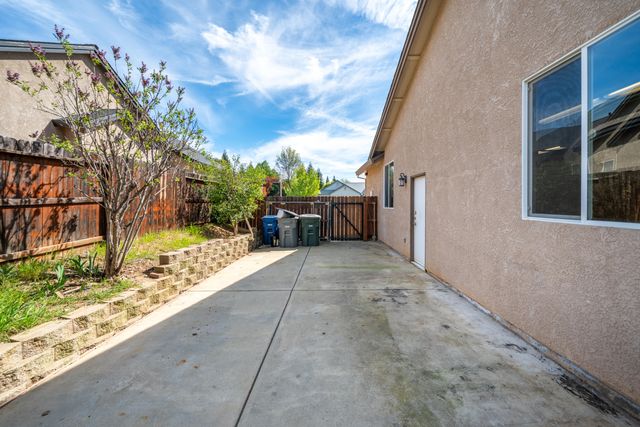 1865 Dellwood Drive, Redding, CA 96003