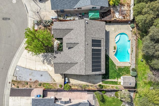 1865 Dellwood Drive, Redding, CA 96003