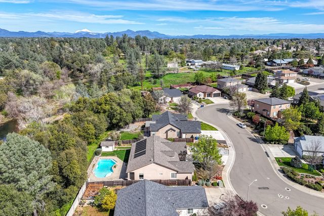 1865 Dellwood Drive, Redding, CA 96003