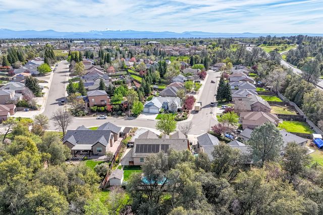 1865 Dellwood Drive, Redding, CA 96003