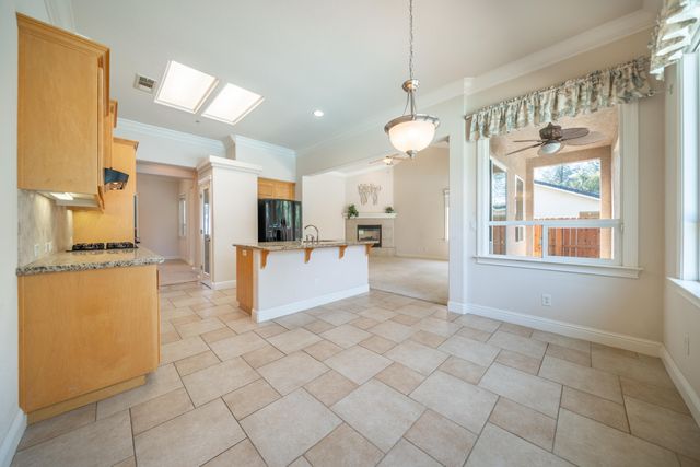 1865 Dellwood Drive, Redding, CA 96003