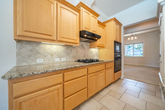 1865 Dellwood Drive, Redding, CA 96003