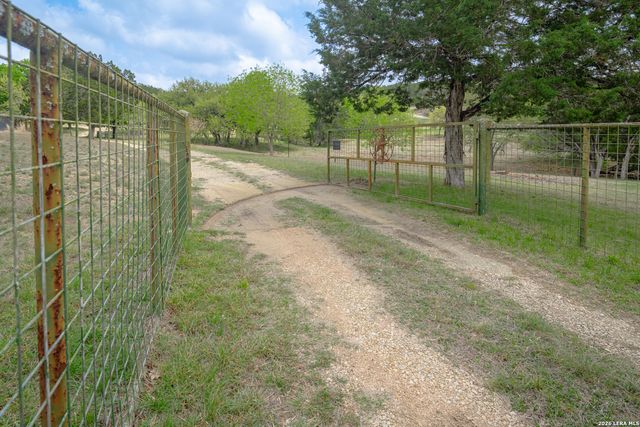 535 Camino Real Rd, Kerrville, TX 78028