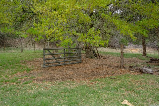 535 Camino Real Rd, Kerrville, TX 78028
