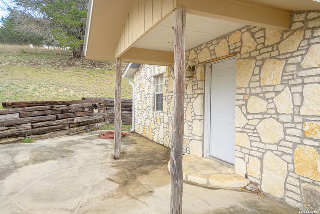 535 Camino Real Rd, Kerrville, TX 78028
