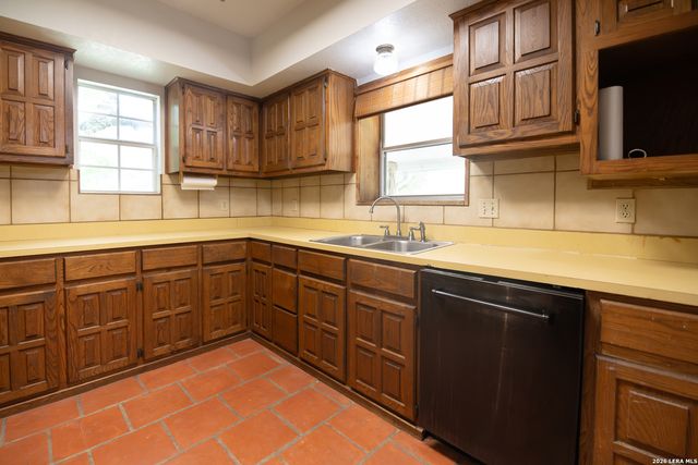 535 Camino Real Rd, Kerrville, TX 78028
