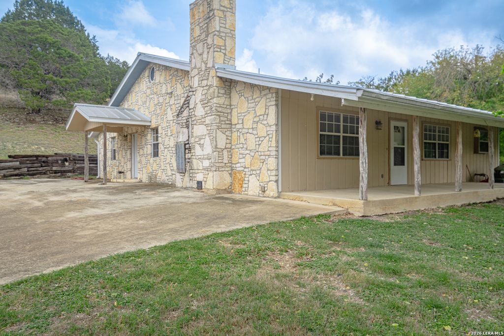 535 Camino Real Rd, Kerrville, TX 78028