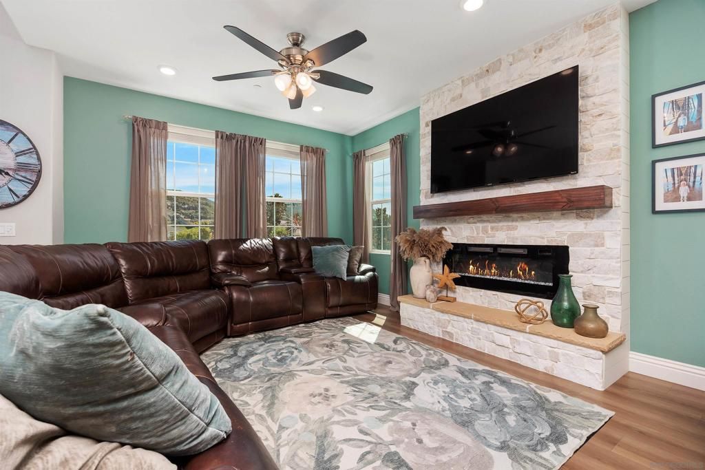 Image 6 of property listing at 21516 Harmony Village, Escondido, CA 92029