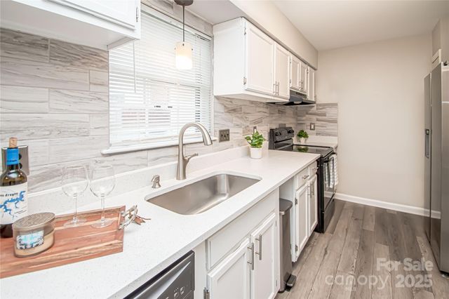 8839 Hunter Ridge Drive, Charlotte, NC 28226