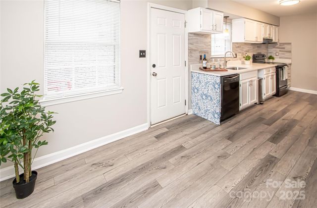 8839 Hunter Ridge Drive, Charlotte, NC 28226