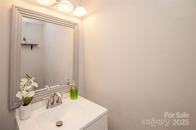 8839 Hunter Ridge Drive, Charlotte, NC 28226