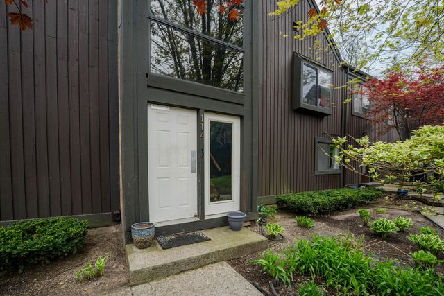 114 Lanark Court C, Kalamazoo, MI 49006