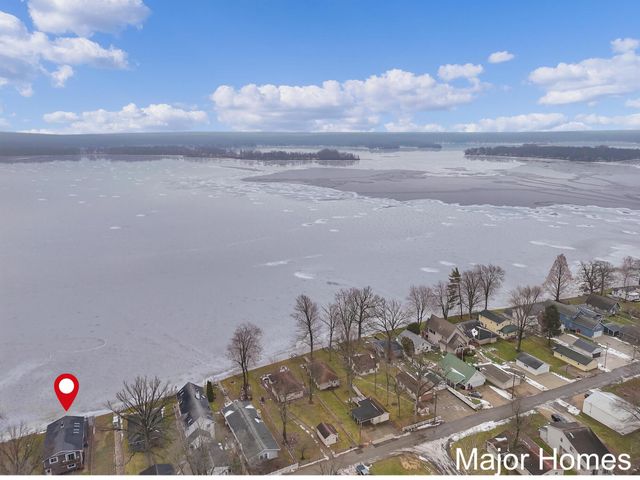 3179 Sandy Beach Street, Wayland, MI 49348