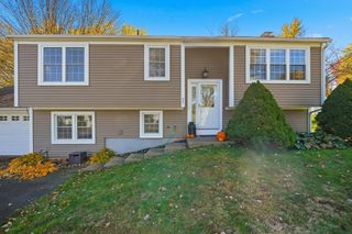 27 Liswell Dr, Agawam, MA 01030