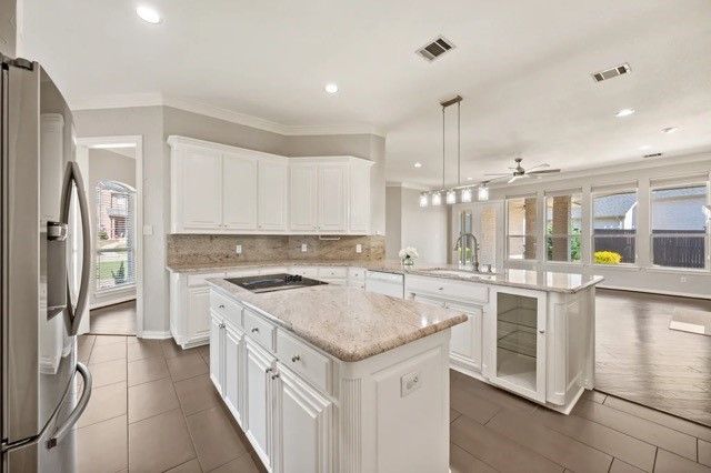 24 W Hillside Place, Trophy Club, TX 76262