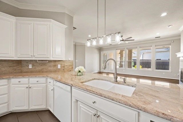 24 W Hillside Place, Trophy Club, TX 76262