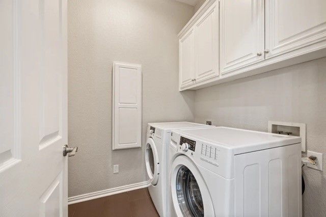 24 W Hillside Place, Trophy Club, TX 76262