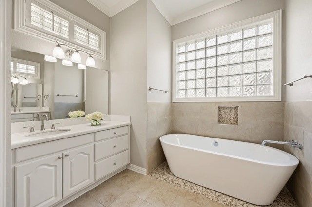 24 W Hillside Place, Trophy Club, TX 76262